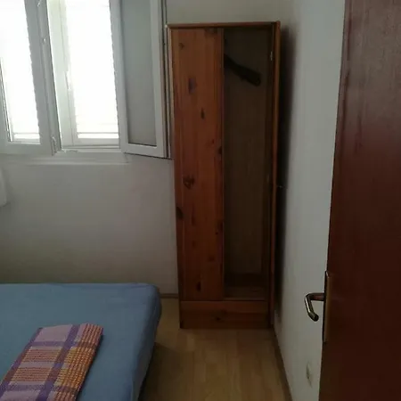 דירה Jarak