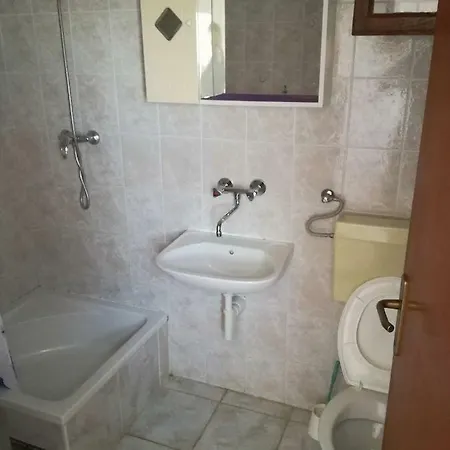 Jarak Apartment *